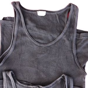 Gap Body Small. 3 pack. Some signs of wear. 2 black and 3 grey.